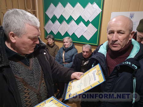  активну участь у соціальному захисті громадян, які постраждали внаслідок Чорнобильської катастрофи, та з нагоди Дня вшанування учасників ліквідації наслідків аварії на Чорнобильській АЕС: Грамотою Подільської районної у місті Кропивницькому ради Бондаря Василя Васильовича; Бугмія Сергія Євгенійовича; Демешка Владислава Леонідовича; Джеджину Людмилу Ласливну; Долгоєрова Володимира Григоровича; Кобець Анатолія Тимофійовича; Кошуцького Олександра Григоровича; Литовка Олега Петровича; Лозового Анатолія Леонідовича Лужняка Володимира Миколайовича; Мороза Василя Олексійовича Неділька Олександра Миколайовича; Ніколаєнка Миколу Олексійовича; Паліївца Владислава Максимовича; Переверзєва Олександра Володимировича; Постового Сергія Васильовича; Сільвестрову Світлану Костянтинівну; Сопруненко Любов Іванівну; Унтілова Валерія Миколайовича; Філіпенка Ігоря Івановича Шуляра Івана Івановича